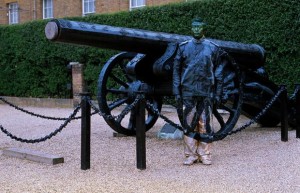 Liu Bolin - Cannon