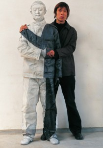 Liu Bolin - Invisibile Man Shaking Hand