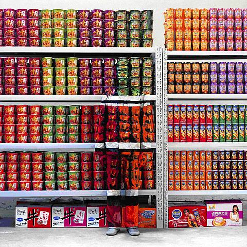 http://www.arttherapyblog.com/uimages/2010/03/liu-bolin-supermarket.jpg