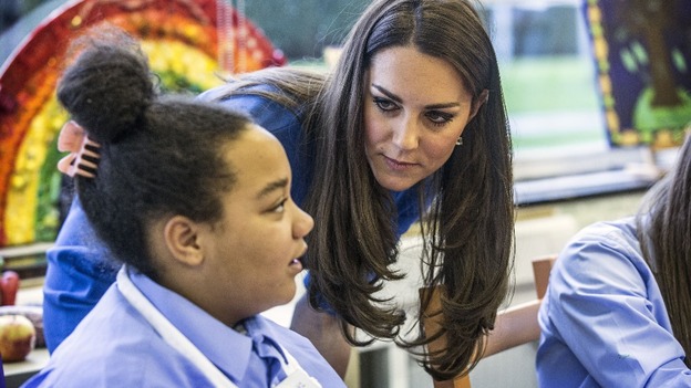 Kate Middleton visits Art Therapy room